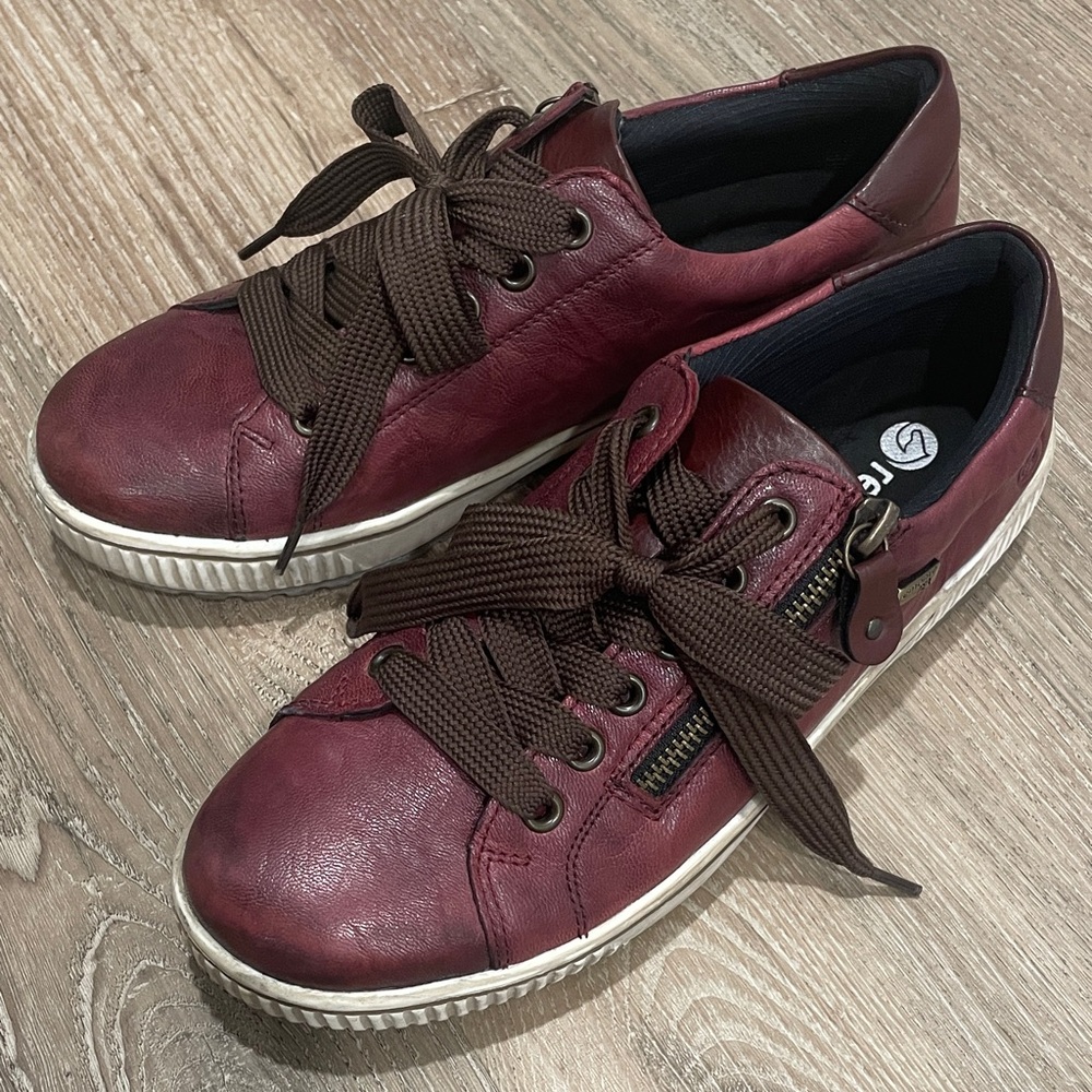 Remonte D0700 Red/Burgundy Leather Sneakers with Brown Laces